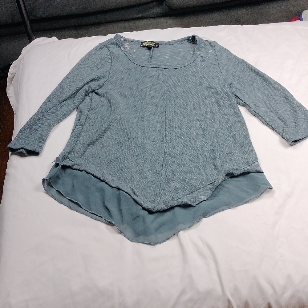 Absolutely Famous women's medium layered 3/4 sleeved top